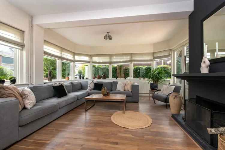 Rietgedekte Villa te Velsen Zuid 622m2 Perceel 195m2 Woonoppervlakte