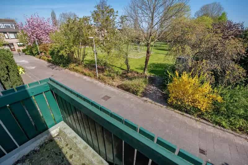 Ruime 3 kamer eengezinswoning met garage en tuin Bergschenhoek