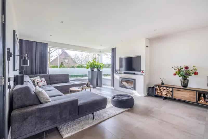 Vrijstaande woning met zwembad en duurzame voorzieningen te Hout-Blerick