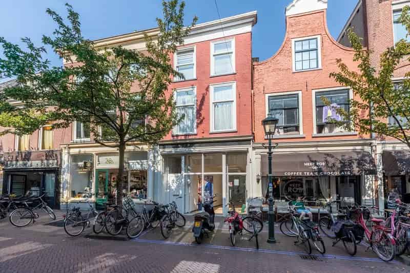Winkel te Huur Delft Centrum 80m2 Magazijn Keuken