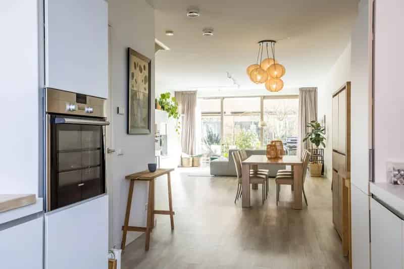 Maisonnette Zuidas 151m2 3 slaapkamers 2 badkamers tuin parkeerplaats