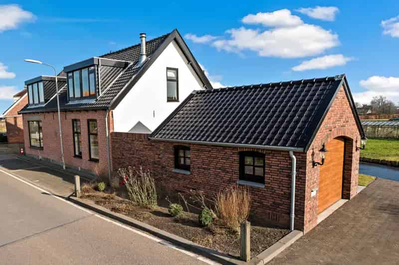 Landelijke 4-kamerwoning met garage en tuin aan het water