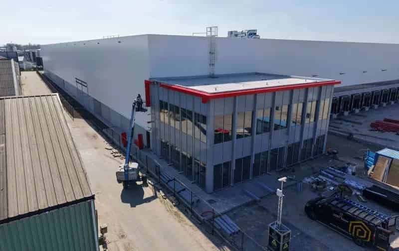 Bedrijfspand te huur Waspik  28656m² magazijn 2545m² mezzanine