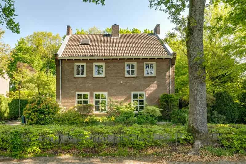 Huis te koop Udenhout 6 slaapkamers luxe gerenoveerd