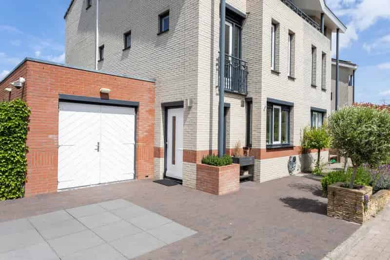 Riante 2 onder 1 kapwoning 5 slaapkamers Energielabel A++