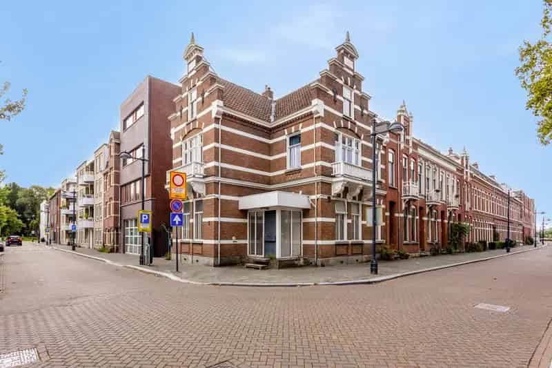 Huis te Koop Breda: Renovatieproject nabij Station en Park Valkenberg