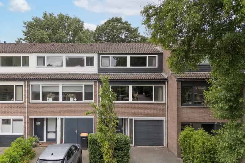 Huis te koop Hoorn Ruime split level woning aan het water