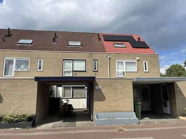 Huis Karveel 59 Lelystad: Ruime Eengezinswoning nabij Bos en Station