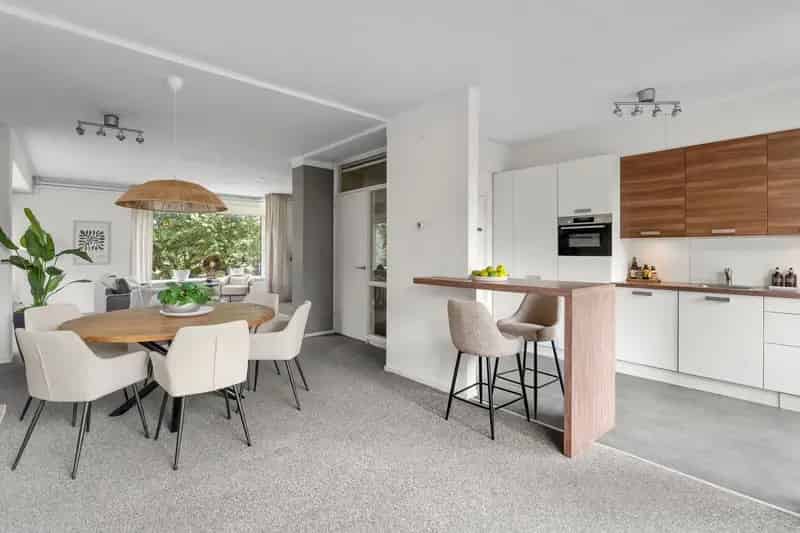 Nijmegen Centrum: Ruim Hoekappartement 100m2 met Garage en 2 Balkons