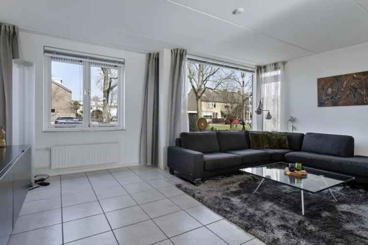 Huis Te Koop , 24, Biezengors, Puttershoek, Zuid-Holland