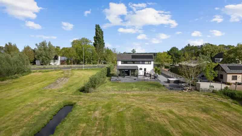 Vrijstaande Villa met Prachtig Polderuitzicht