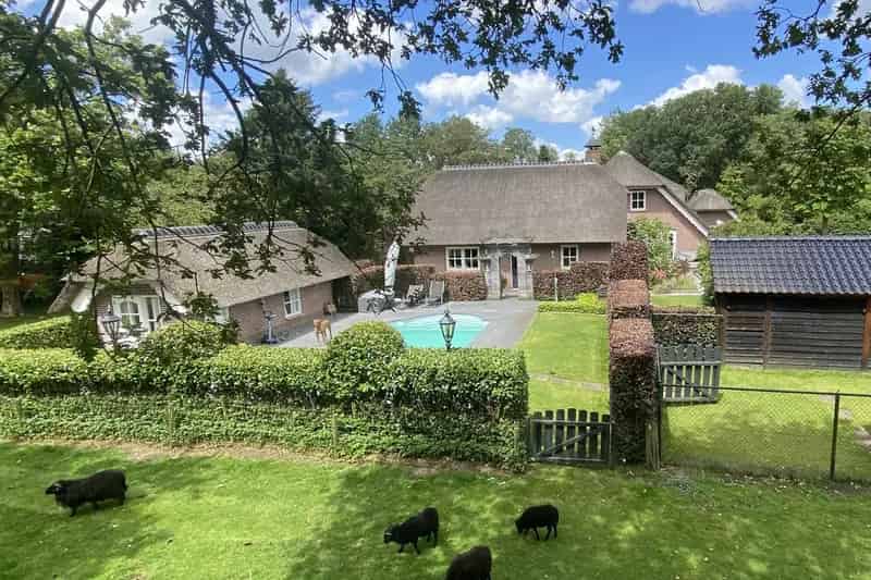 Luxe Landhuis met Zwembad en 6015m2 Grond te Koop