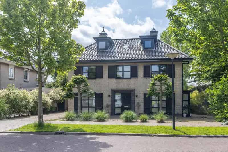 Vrijstaande Villa 5 slaapkamers Beverwijk Ruime Tuin Jacuzzi
