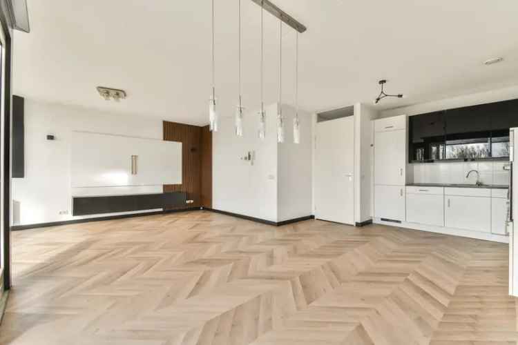 Ruim 4-Kamer Appartement Amsterdam Nieuw-West 101m2