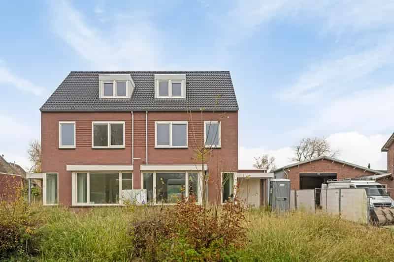 Tweekapper te koop Genderen Ruime woning duurzaam gezin
