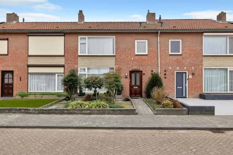 Royale Tussenwoning Zonderwijk 3 slaapkamers tuin berging