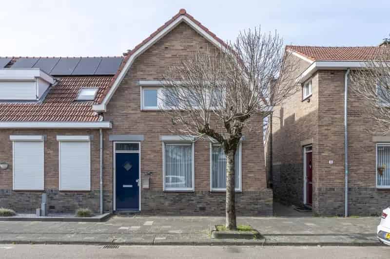 Hoekwoning met Leefkeuken en Hobbyruimte Nabij Zuyderland
