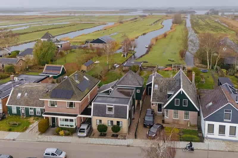 Vrijstaande woning Wormer aan vaarwater met sauna