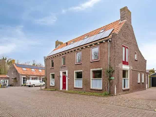 Zeer ruime woning 7 slaapkamers Ellewoutsdijk