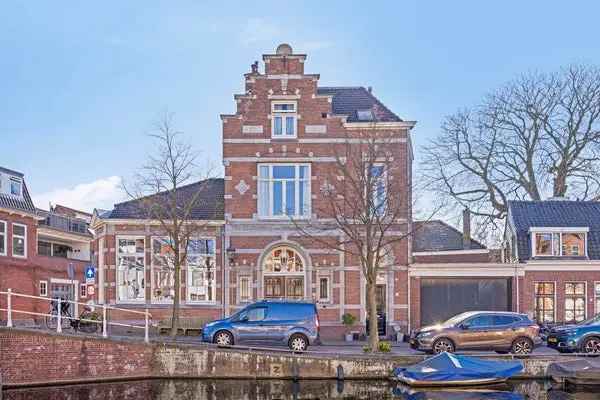 Appartement Burgwal Haarlem: Monumentaal Grachtenpand