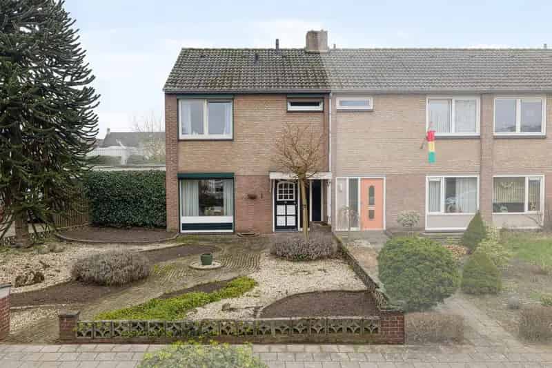 Ruime Hoekwoning Reuver Veel Privacy Grote Tuin Garage Carport