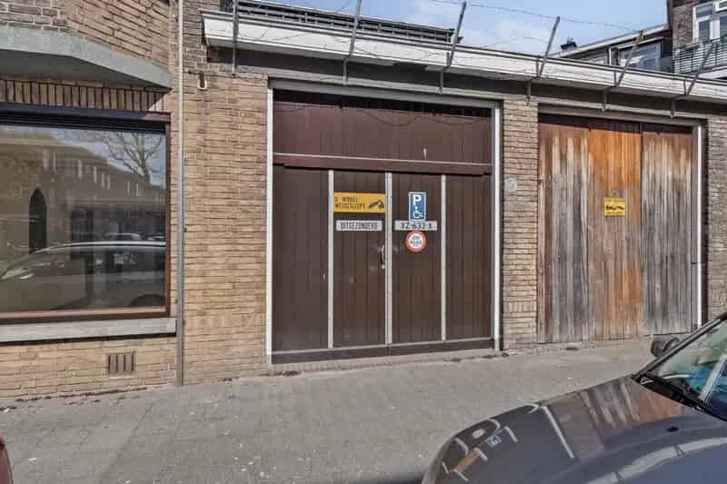 Garagebox Den Haag Lunterenstraat - Ruim 178m2 - Geen VVE