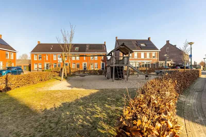 Huis te koop Zundert: Ruime 4 slaapkamer woning met 2 badkamers