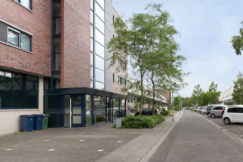 Ruime Drive In Woning Almere met Garage en Tuinkamer