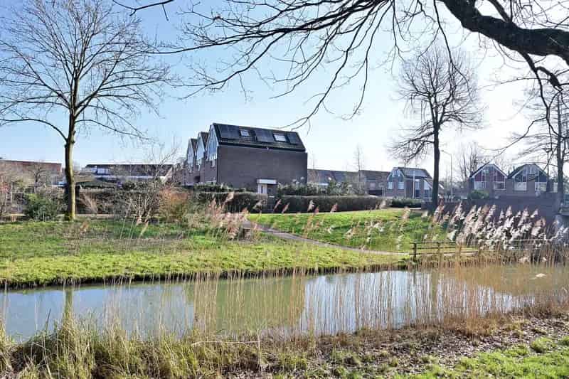 Huis te koop Huizen: 4 Slaapkamers, Vrijstaande Berging, Nabij Stadspark