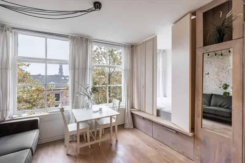 Amsterdam Jordaan Studio te Koop: Eigen Grond, Moderne Bedstee