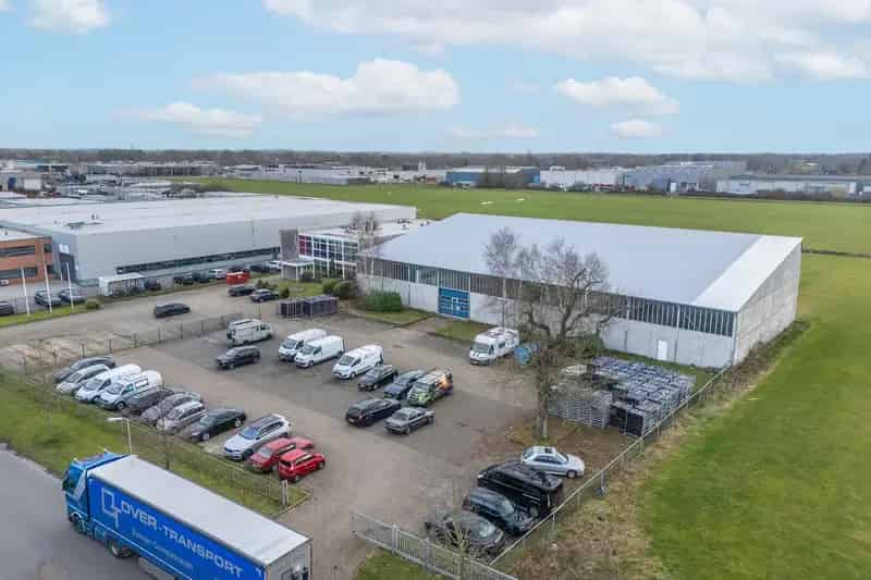 Kantoorpand te koop Hoogeveen met vliegtuighangar