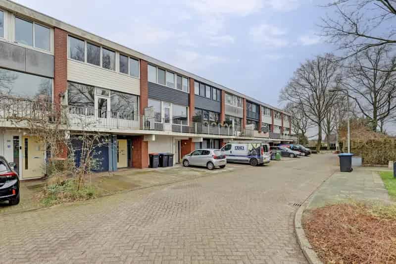 Ruime Drive In Woning 4 Slaapkamers Diepe Tuin Garage Hoogland
