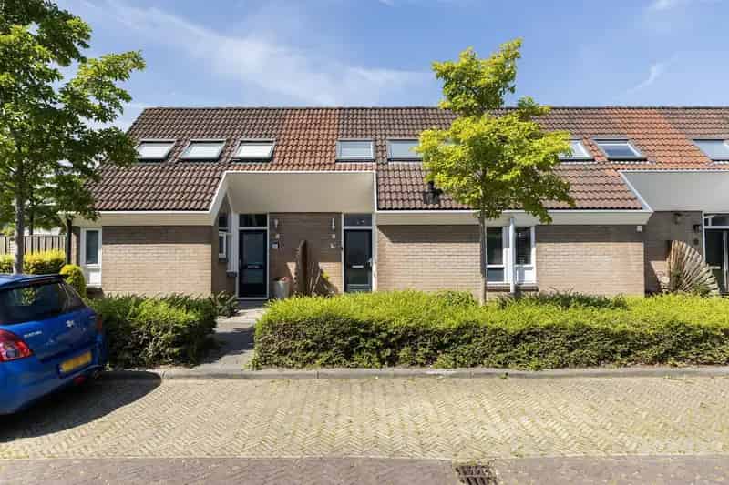 Moderne Eengezinswoning te Koop met Carport en Ruime Tuin