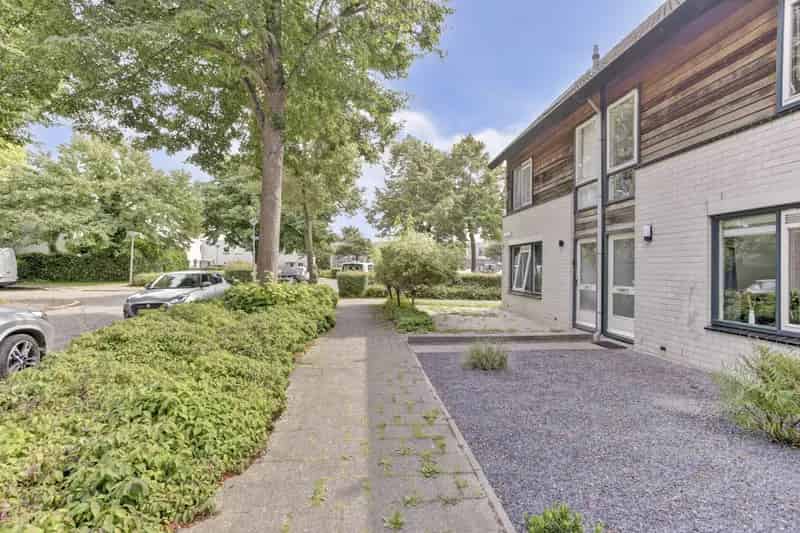 Zeewolde Vlierbes 30: Starterswoning nabij Water en Groen