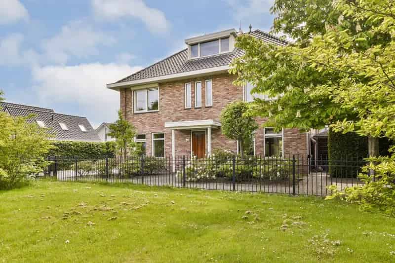 Vrijstaande woning Almere Buiten 5 slaapkamers zwembad
