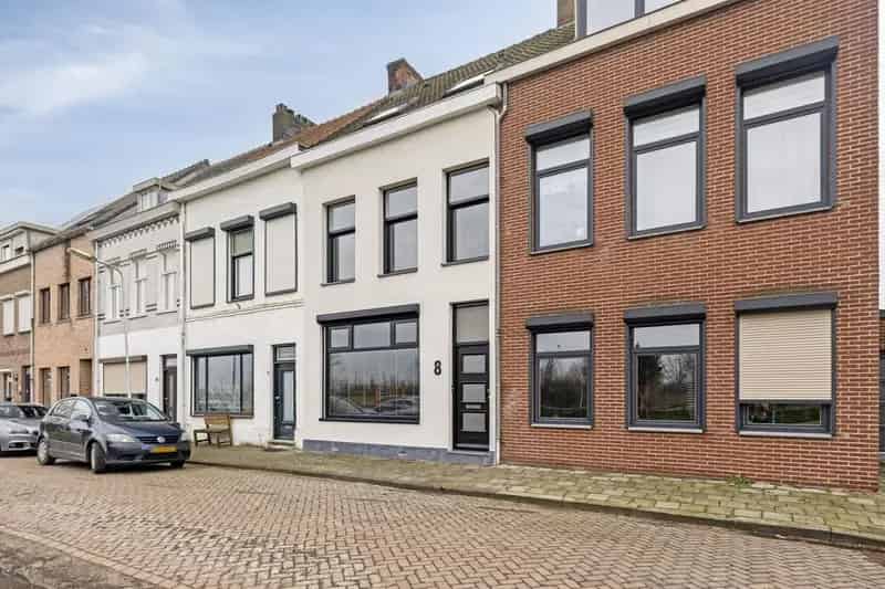 Ruime Tussenwoning Sas van Gent 4 slaapkamers Moderne Keuken