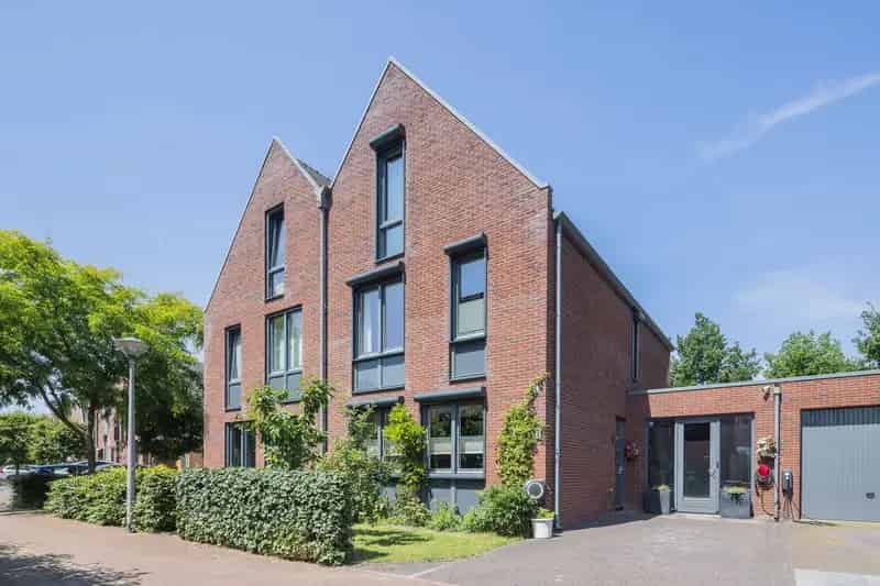 Moderne helft van dubbel woonhuis Schuytgraaf 5 slaapkamers