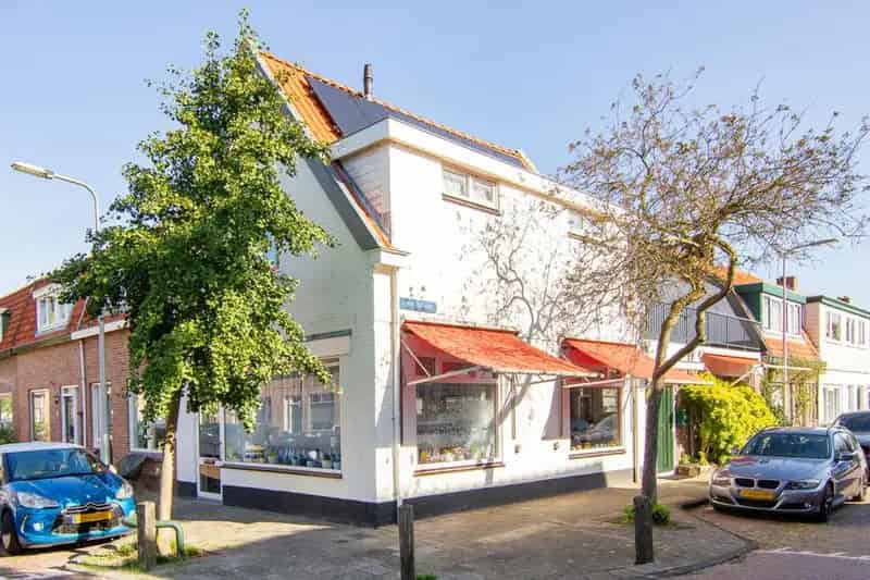 Multifunctioneel jaren 20 huis met praktijk en dakterras