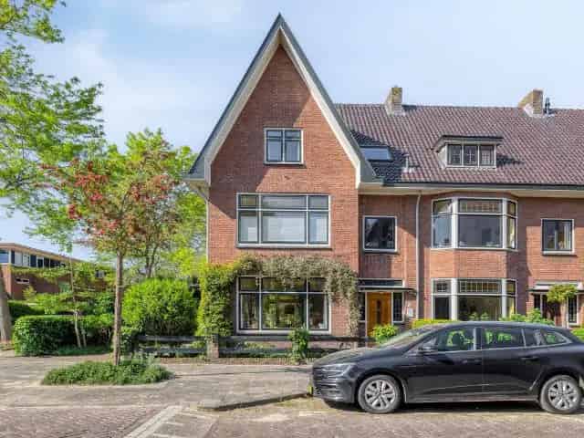 Jaren 30 Hoekwoning Leiden 6 slaapkamers 2 badkamers