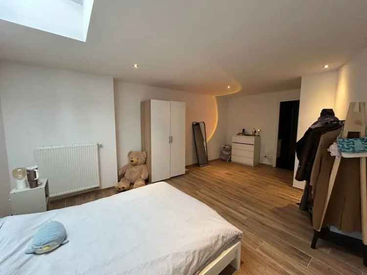 Ruim gerenoveerd appartement Sint Annalaan