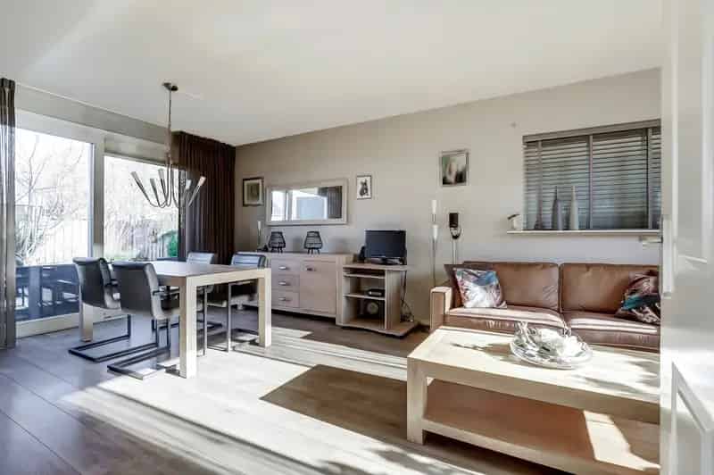 Ruime 2-onder-1-kapwoning Fijnaart 4 slaapkamers Garage