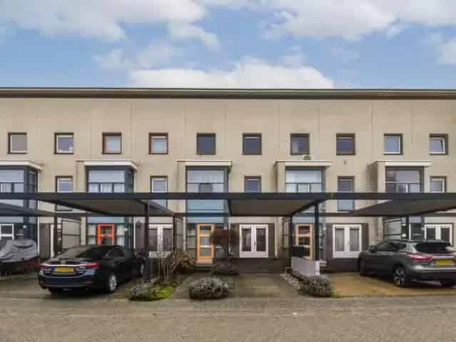 Ruime gezinswoning 6 slaapkamers Almere energielabel A