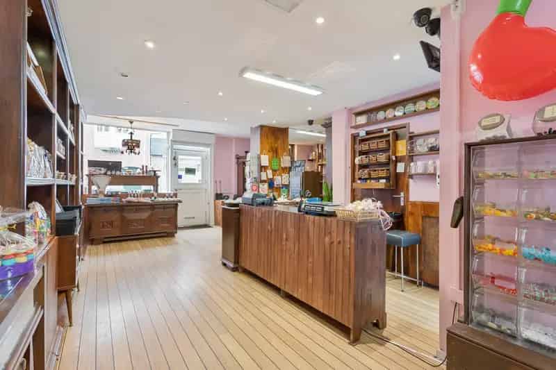 Winkel te Huur Breda Ginnekenweg 80m² Opslag 30m²