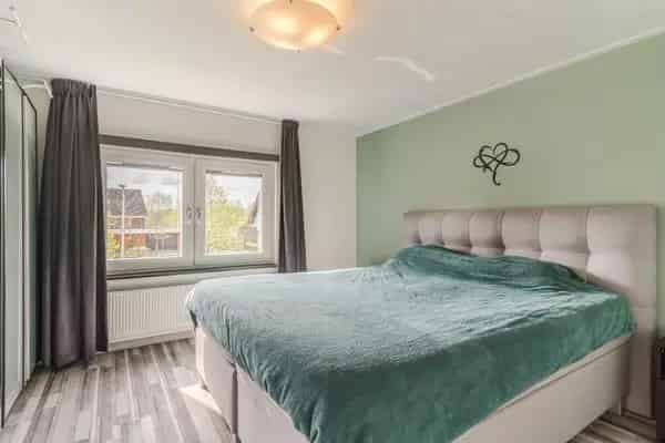 Instapklare woning met werkplaats te Zundert
