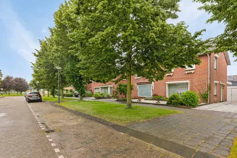 Ruime woning te koop Waalwijk met XXL slaapkamer en garage