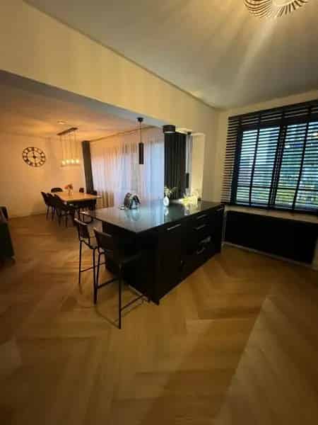 Gemeubileerd 4 Kamer Appartement Nabij Zuidplein