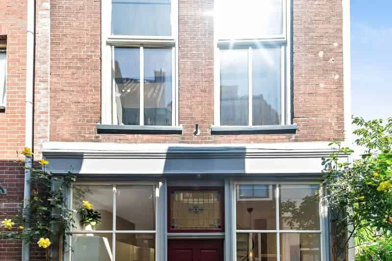 Huis te koop Delft Molstraat: 3 slaapkamers, tuin, centrum