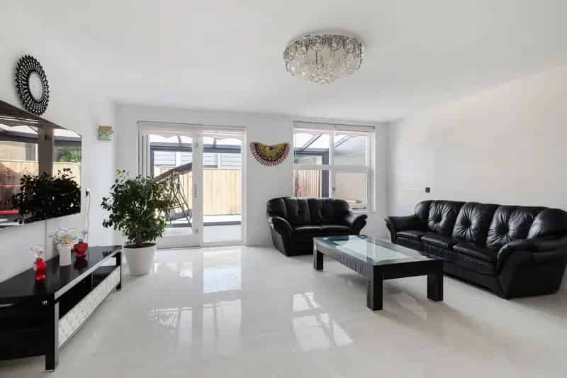 Instapklare 4-kamer tussenwoning met serre en tuin
