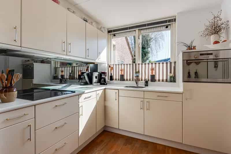 Huis te koop Baarn: Ruime gezinswoning met tuin en oprit