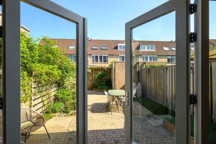 Huis te koop Leidschendam - Ruime gezinswoning in 't Lien